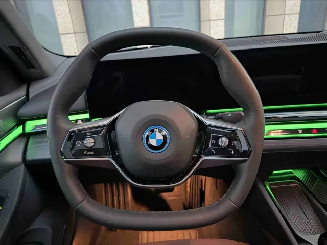 BMW i5 — Фото автомобиля 11