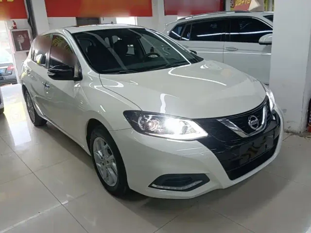 Nissan Tiida — Фото автомобиля 3