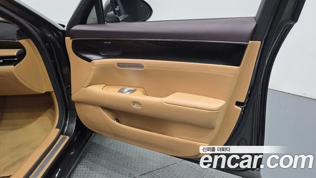 Genesis G90 Бензин 3.5 турбо AWD — Фото автомобиля 24