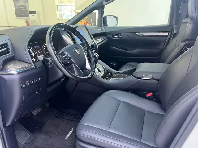 Toyota Alphard — Фото автомобиля 6