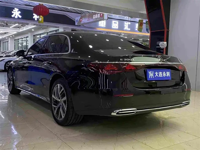 Mercedes-Benz E-Class — Фото автомобиля 18