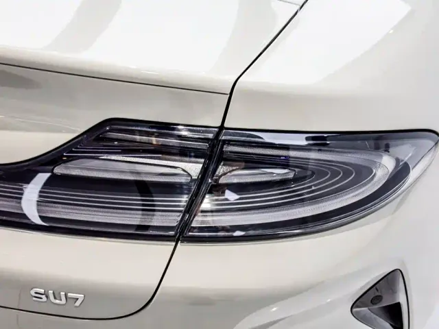 Xiaomi SU7 — Фото автомобиля 25