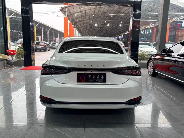 Lexus ES — Фото автомобиля 5
