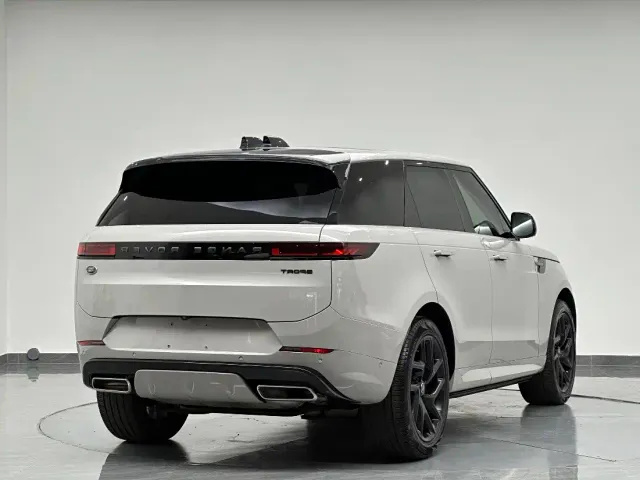 Land Rover Range Rover Sport — Фото автомобиля 6