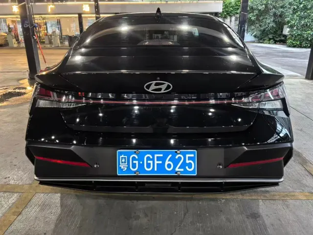 Hyundai Elantra — Фото автомобиля 3