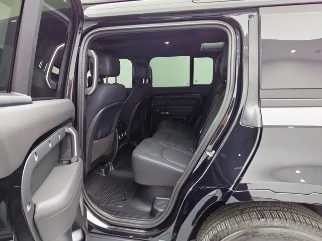 Land Rover Defender — Фото автомобиля 14