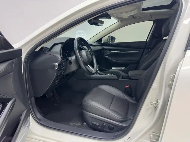Mazda Axela — Фото автомобиля 10