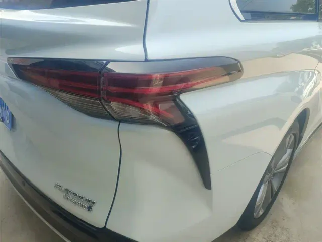 Toyota Sienna — Фото автомобиля 23
