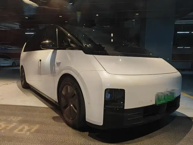 Li Auto MEGA — Фото автомобиля 3