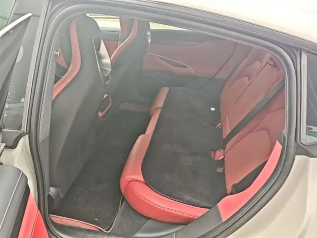 Xiaomi SU7 — Фото автомобиля 16