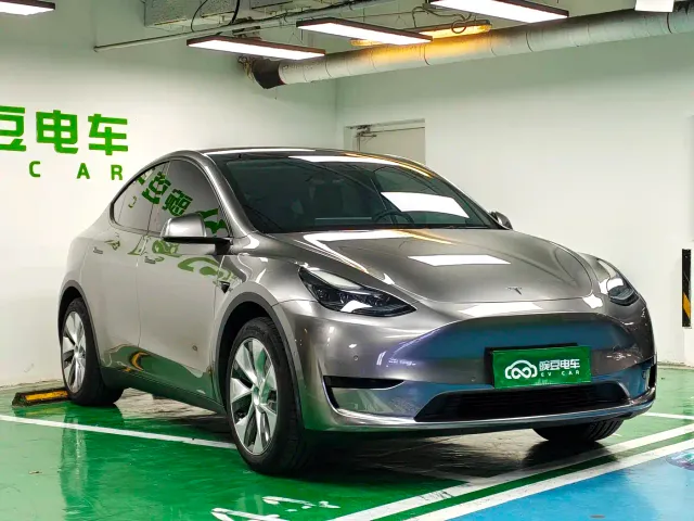 Tesla Model Y — Фото автомобиля 5