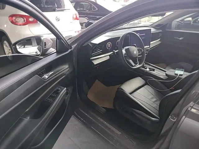 Volkswagen Passat — Фото автомобиля 15