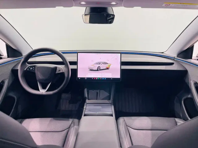 Tesla Model 3 — Фото автомобиля 6
