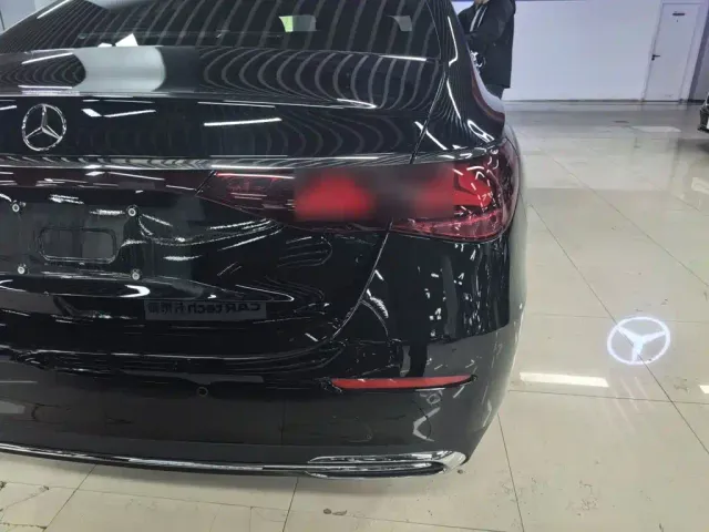 Mercedes-Benz E-Class — Фото автомобиля 5