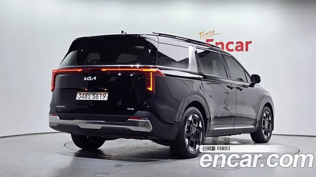 Kia Carnival — Фото автомобиля 2