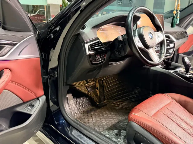 BMW 5 Series — Фото автомобиля 11