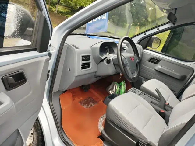 Wuling Yangguang — Фото автомобиля 15