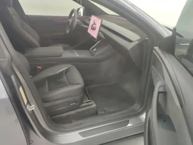 Tesla Model Y — Фото автомобиля 8