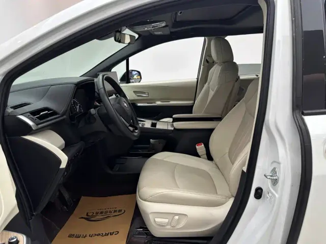 Toyota Sienna — Фото автомобиля 8