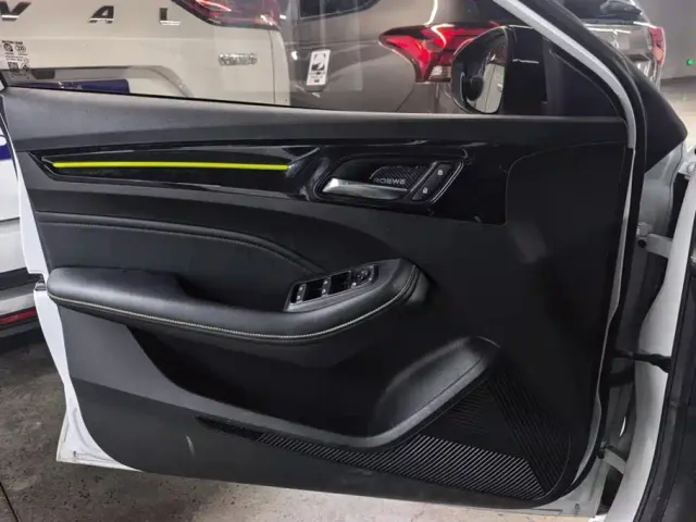 Roewe i5 — Фото автомобиля 7