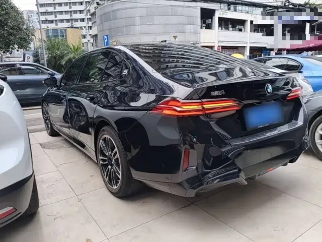 BMW 5 Series — Фото автомобиля 4