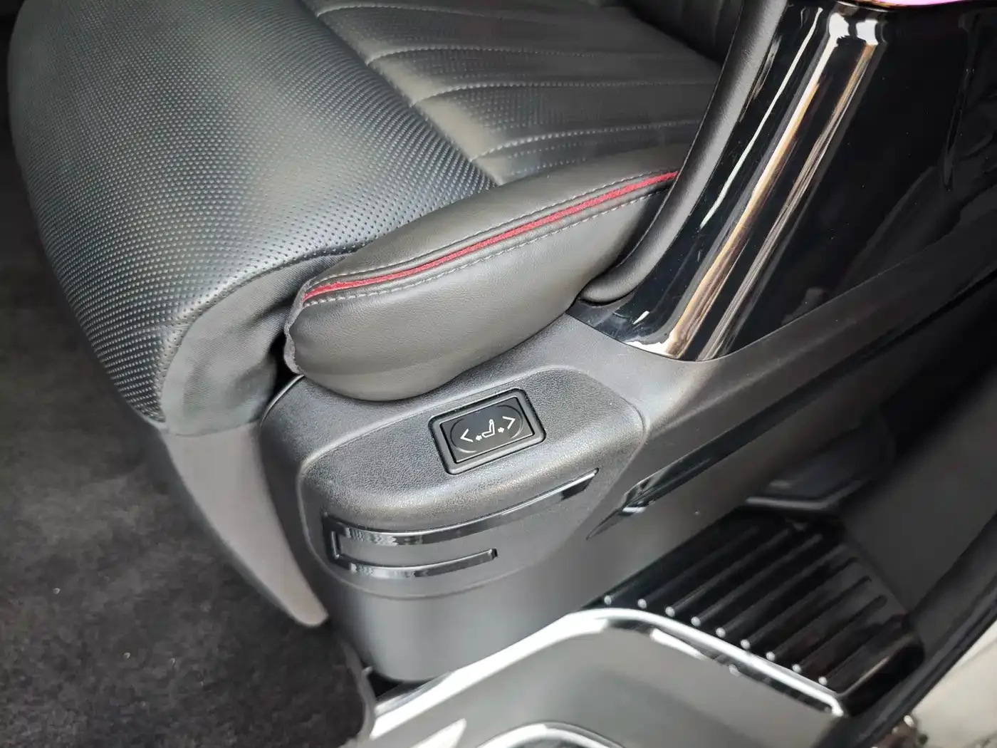 GAC Trumpchi Trumpchi M8 2023 Model Master Series 400T Ultimate Edition — Фото автомобиля 11