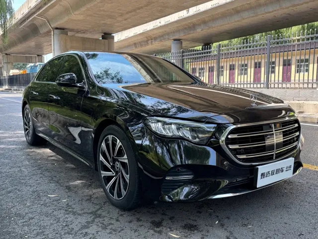 Mercedes-Benz E-Class — Фото автомобиля 3