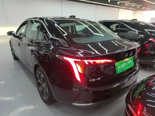 Hongqi E-QM5 — Фото автомобиля 4