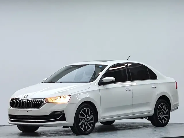 Škoda Rapid 2022 1.5L Automatic Comfort Edition — Фото автомобиля 2