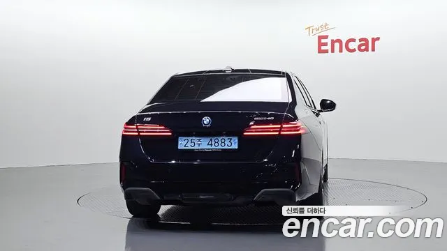 BMW i5 G60 — Фото автомобиля 4