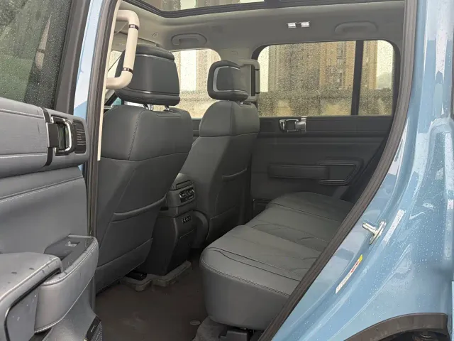 BYD FangChengBao Leopard 5 — Фото автомобиля 12