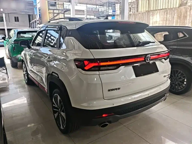 Changan CS35 Plus — Фото автомобиля 4