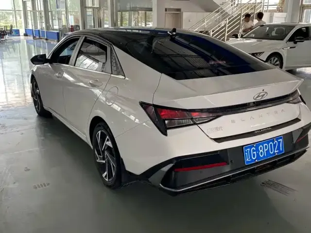 Hyundai Elantra — Фото автомобиля 3