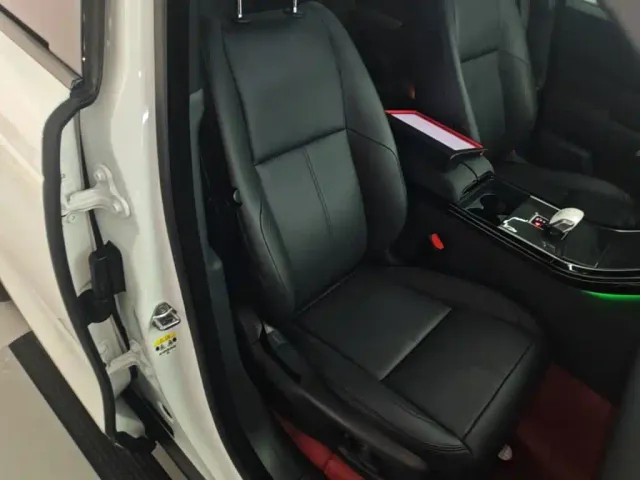 Land Rover Range Rover Velar — Фото автомобиля 24