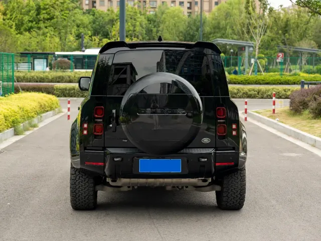 Land Rover Defender — Фото автомобиля 5