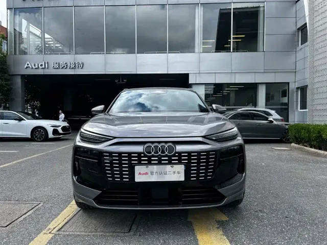 Audi Q6L e-tron — Фото автомобиля 2