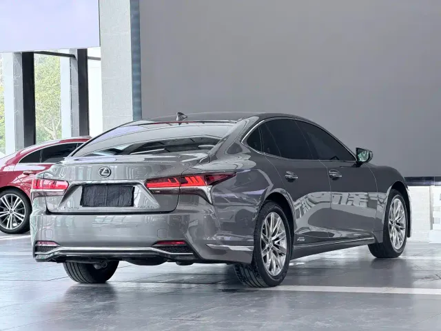 Lexus LS — Фото автомобиля 4