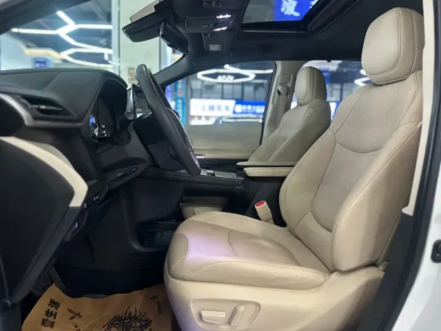 Toyota Sienna — Фото автомобиля 9