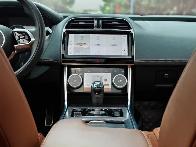 Jaguar XEL — Фото автомобиля 28