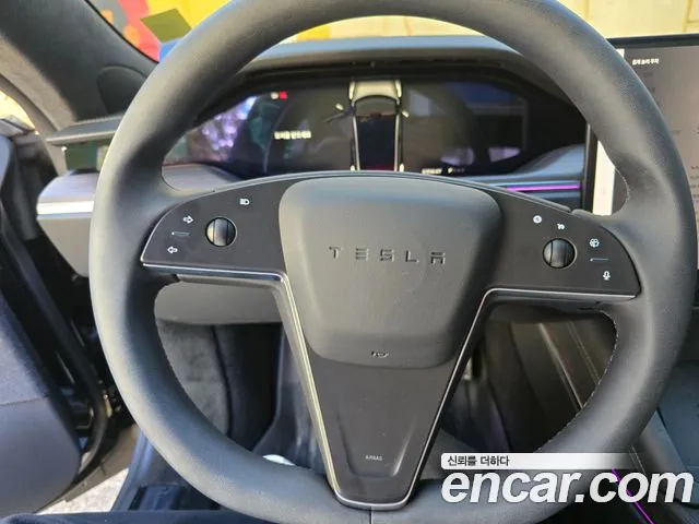 Tesla Model S — Фото автомобиля 10