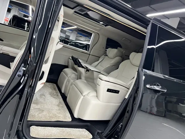 Lexus LM — Фото автомобиля 11