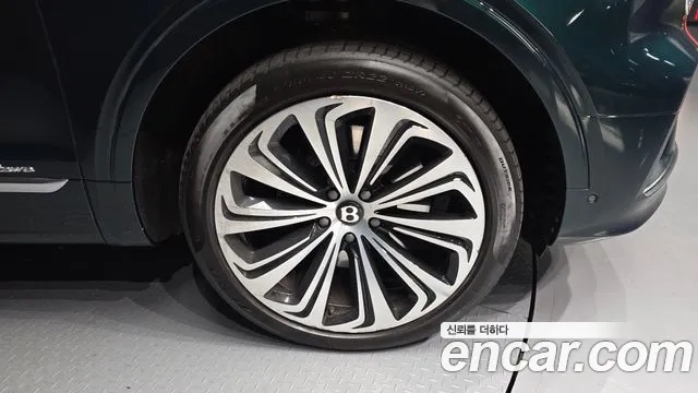 Bentley Bentayga Bentayga 4.0 V8 EWB First Edition — Фото автомобиля 5