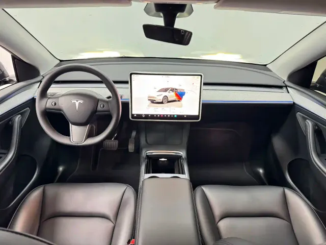 Tesla Model Y — Фото автомобиля 9