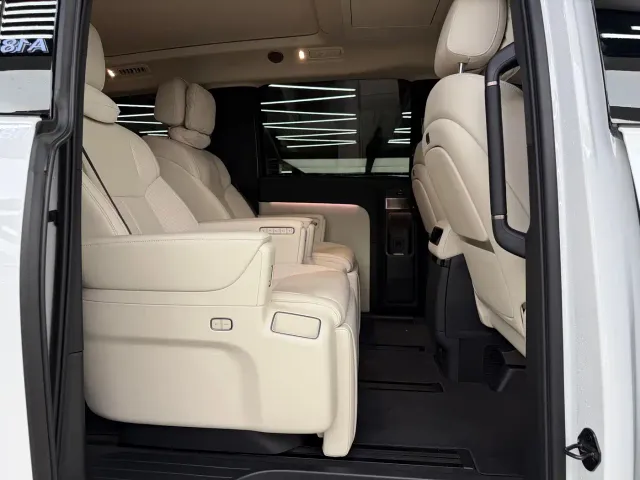 Li Auto MEGA — Фото автомобиля 16