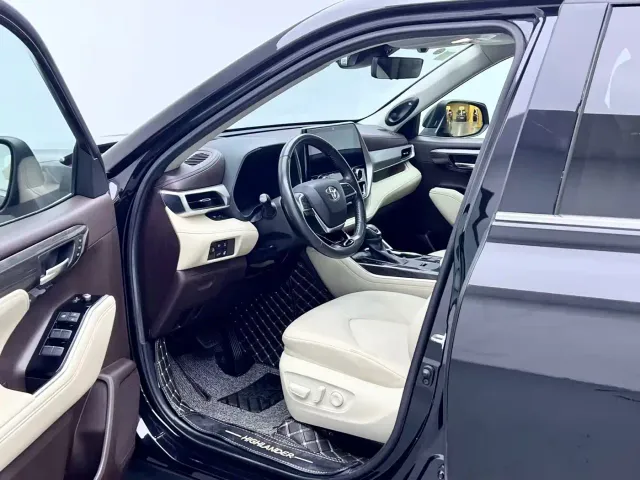 Toyota Highlander — Фото автомобиля 8
