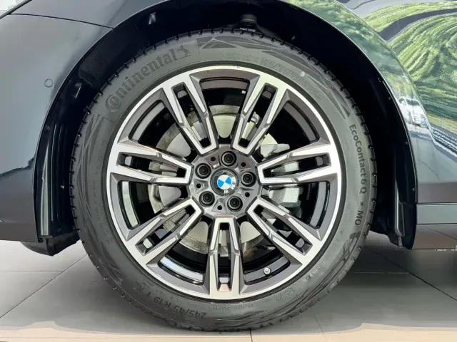 BMW 5 Series — Фото автомобиля 23