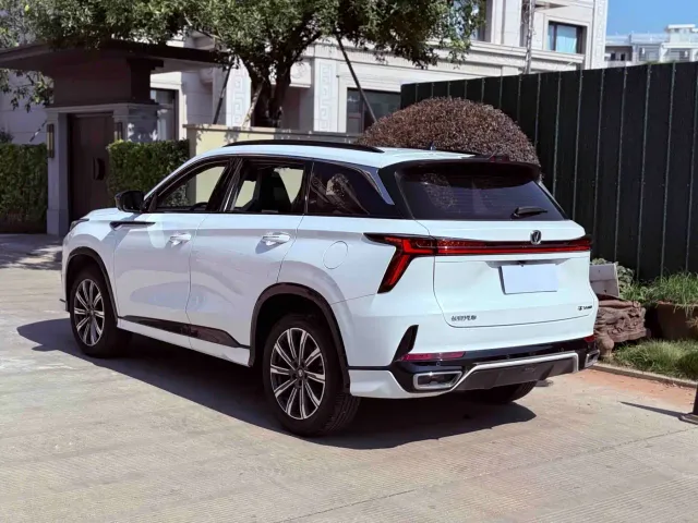Changan CS75 Plus — Фото автомобиля 9