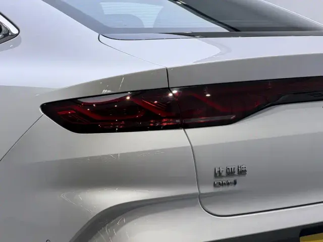 BYD Qin L — Фото автомобиля 10