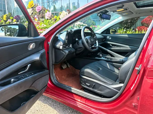 Hyundai Elantra — Фото автомобиля 4