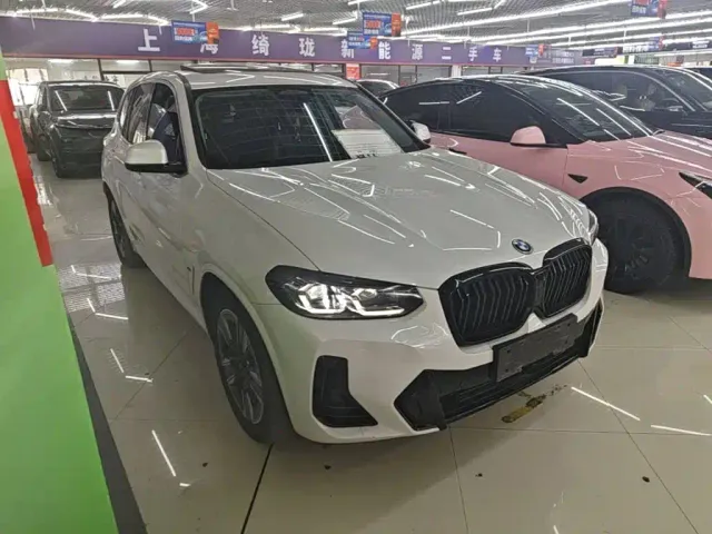 BMW iX3 — Фото автомобиля 3